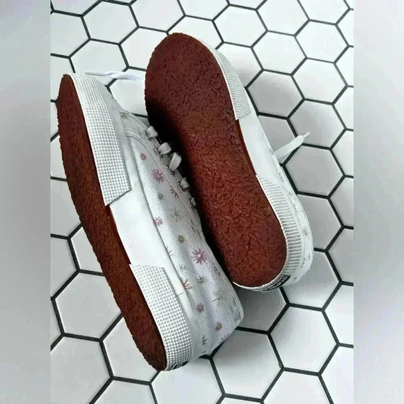 Superga White Sneakers with Multicolor Starburst Design - Picture 5 of 8